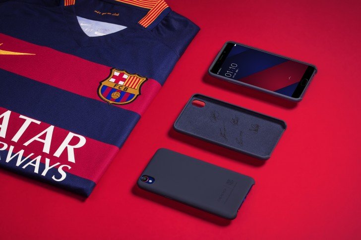 fc-barcelona-este-primul-club-de-fotbal-care-are-propriul-smartphone-cum-arata-cand-il-intorci-cu-spatele_3